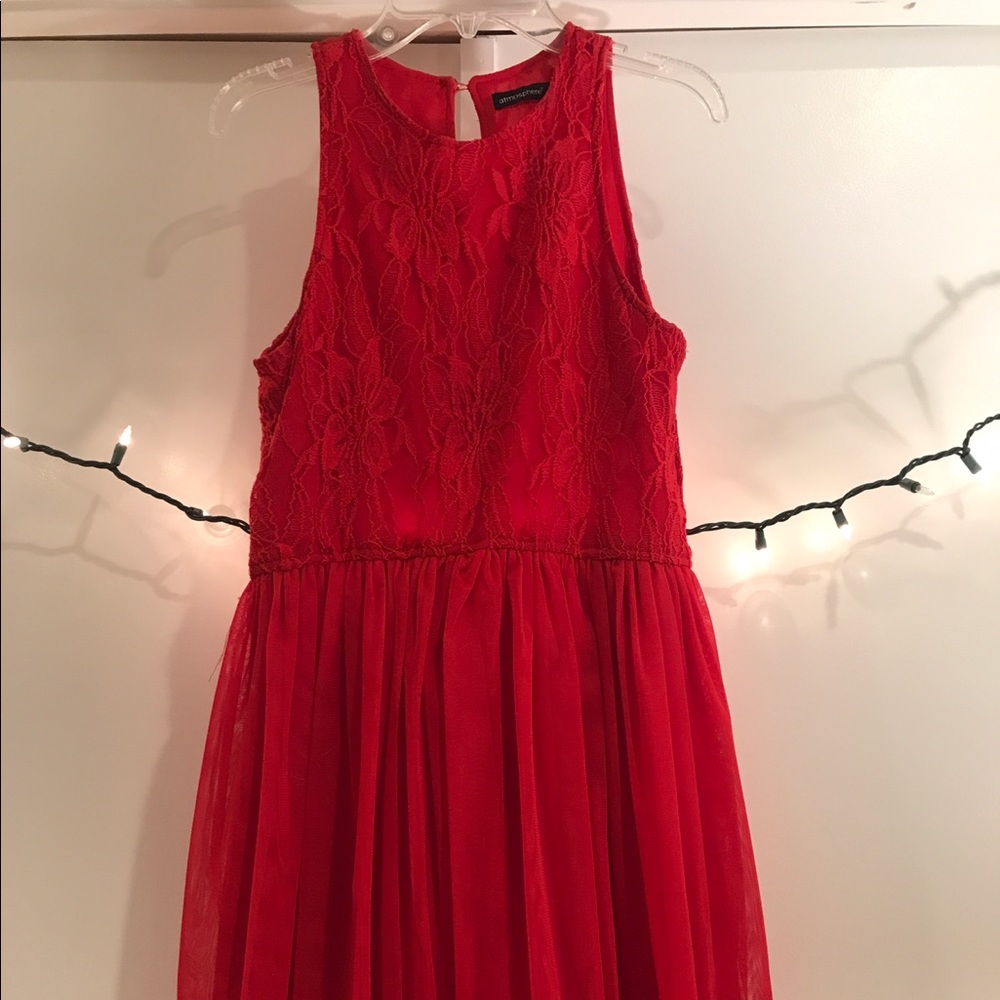 Atmosphere red lace and tulle short dress.